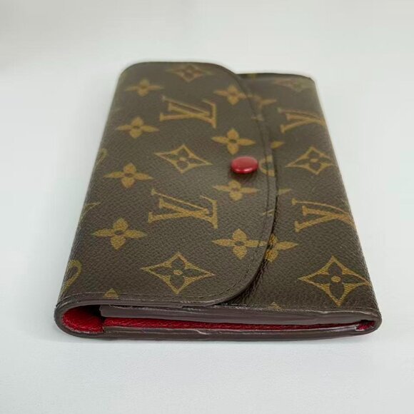 Louis Vuitton Monogram Canvas Wallet with Classic Design and Red Pin Detail - Picture 4 of 7